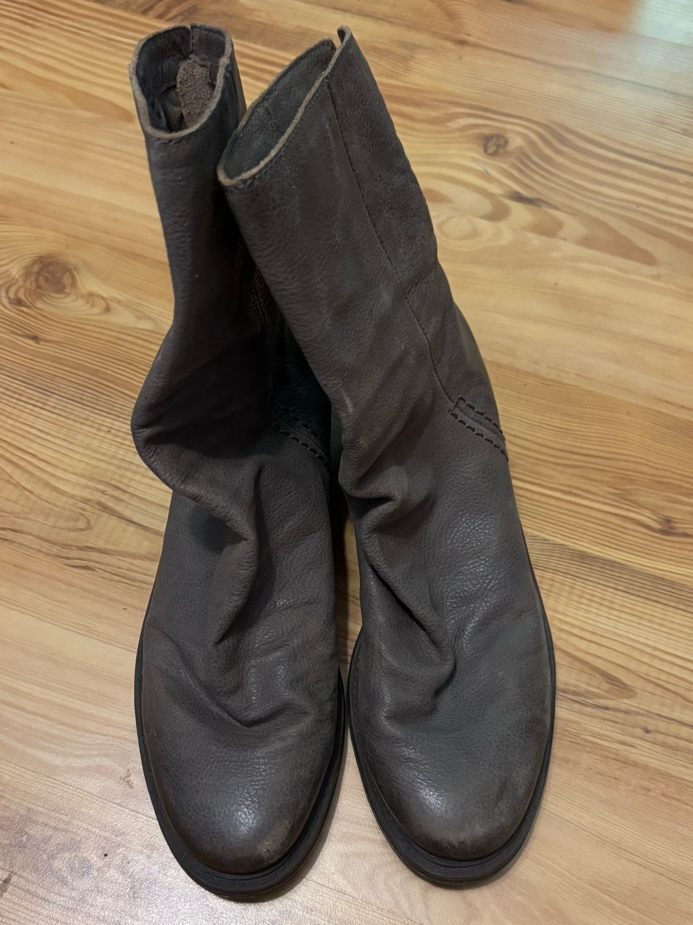 OTBT gray ankle leather boots zipper women size 8.5